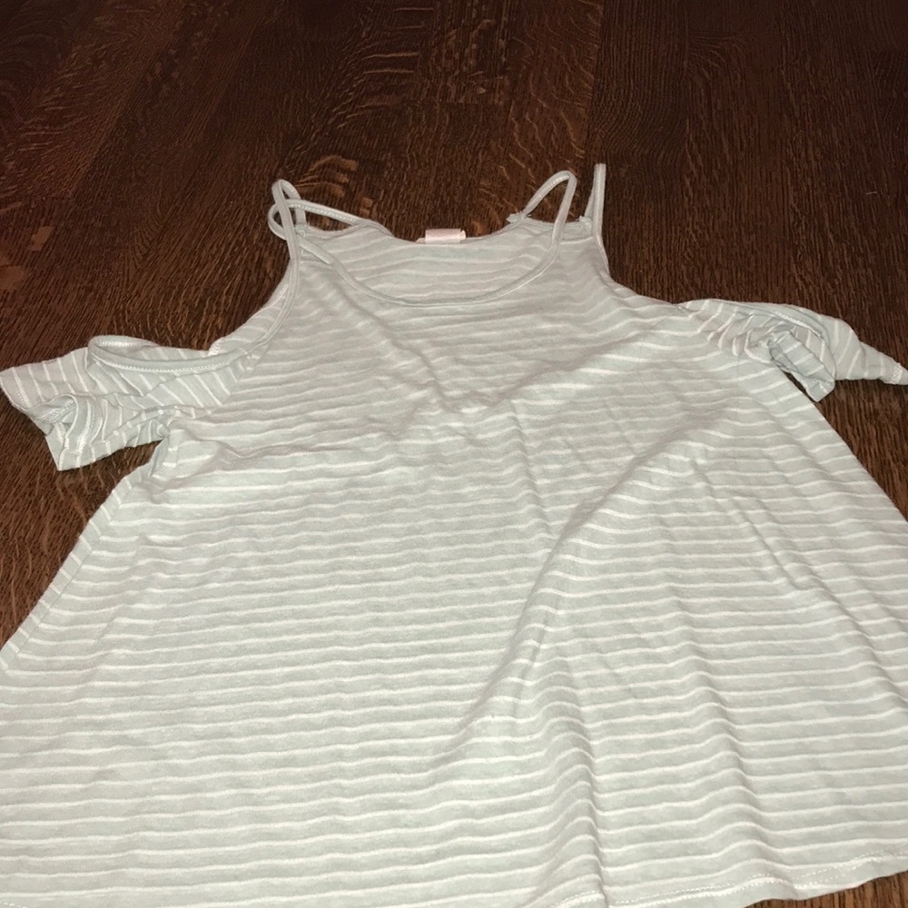 Tops - Picture 5 of 5